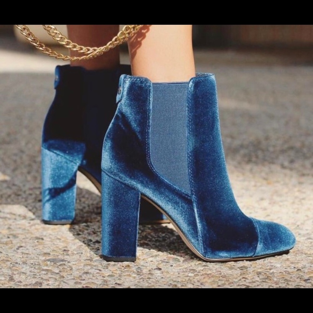 Elegant Blue Velvet Ankle Boots
